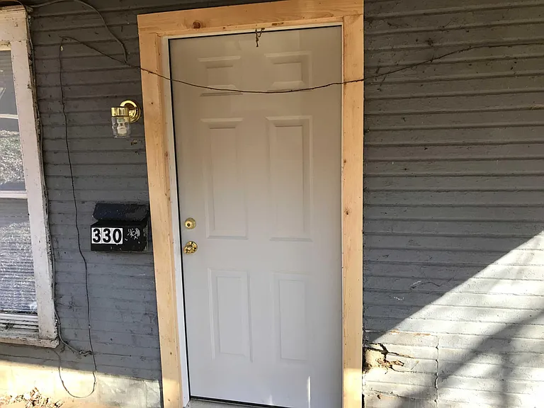 330 Elizabeth St — Photo 7