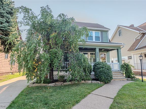 3rd image of 2051 Reveley Ave