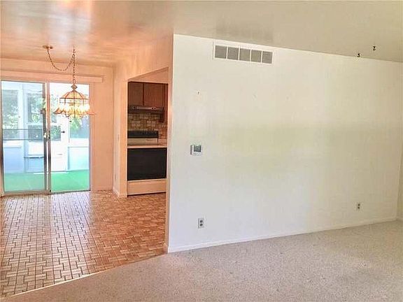 3rd image of 17 Palm Desert Dr