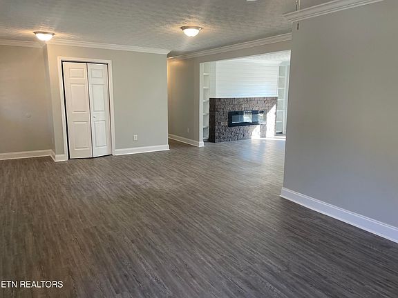 5th image of 1028 Greenwich Dr