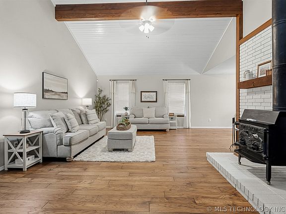 3rd image of 2410 Woodleaf Ct