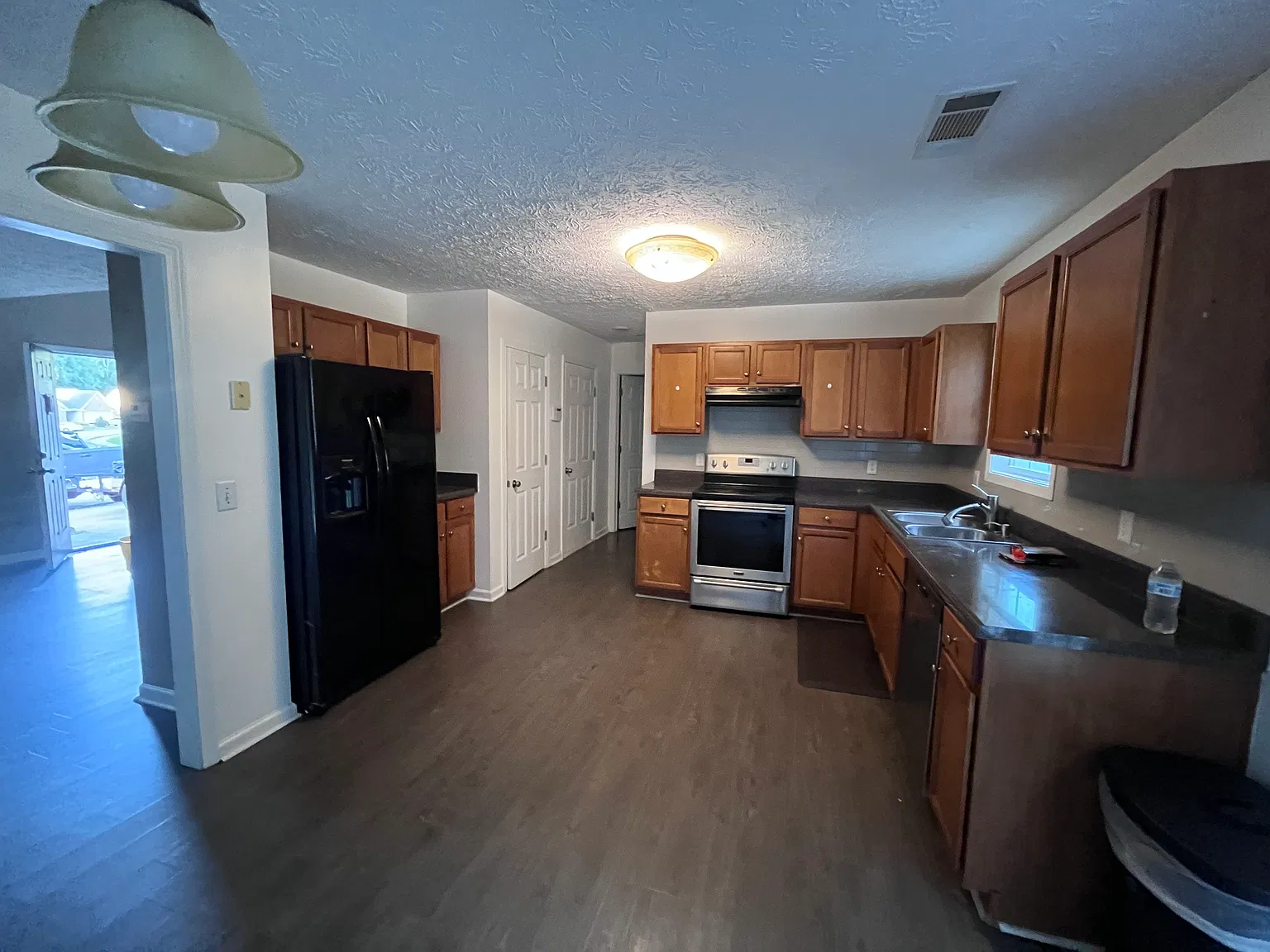4 bed, 1892 sqft, $2,300 — Photo 4