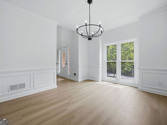 5th image of 3580 Chartwell Blvd