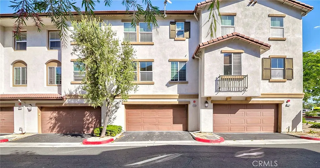2 bed, 2.5 bath, 1623 sqft, $3,900 — Photo 4