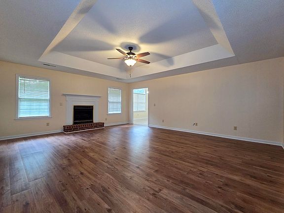 3rd image of 924 Saltwood Rd