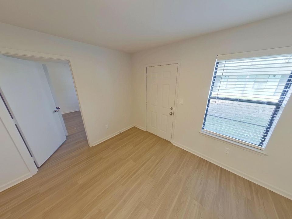 2nd image of 104-4247 5th Ave #104