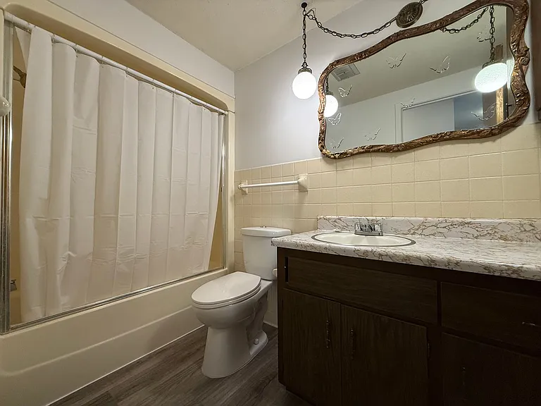 1116 2nd Street SE - Uptown Apartments — Photo 33