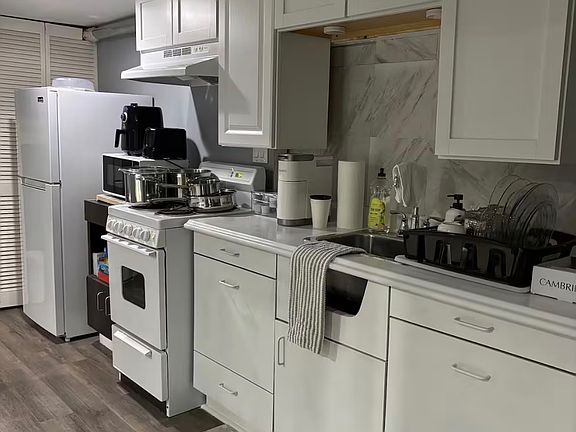 4th image of 2618 Evarts St NE