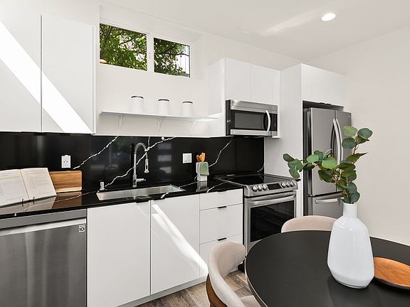 4th image of 4919 Meridian Ave N #1