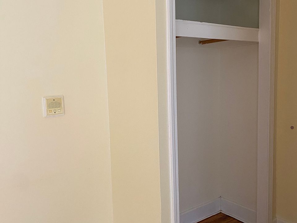 Entryway closet
