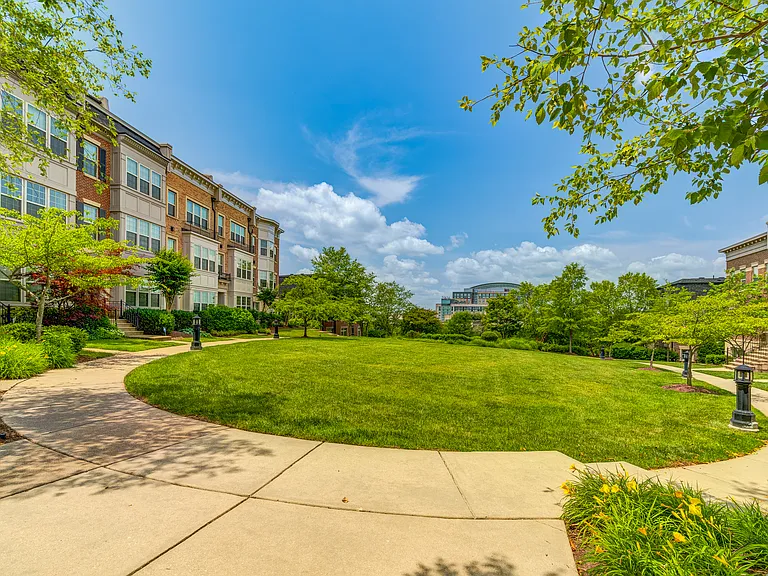 510 Overlook Park Dr #32 — Photo 17