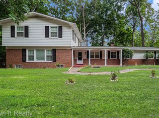 38108 Tralee Trl, Northville, MI