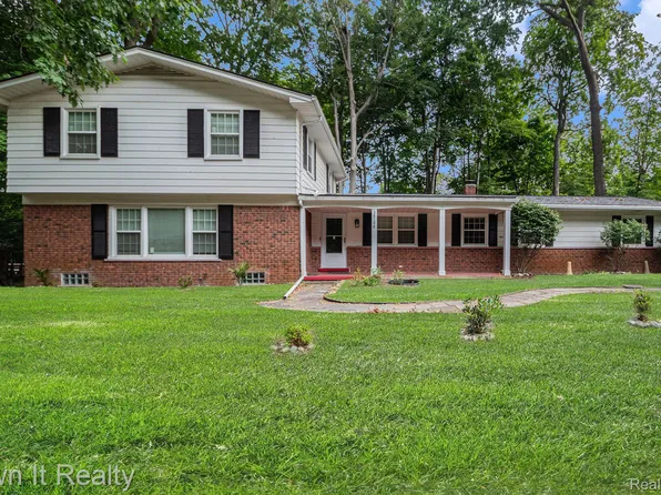 38108 Tralee Trl, Northville, MI 48167