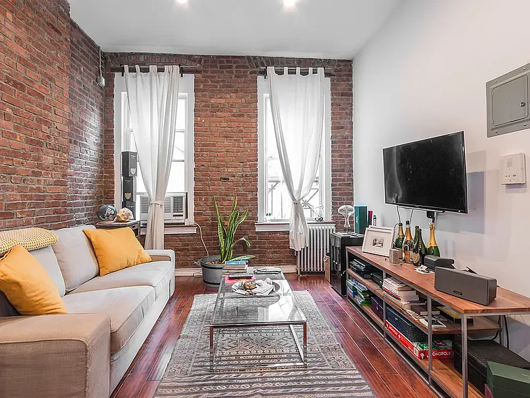83 Henry St #6 — Photo 1