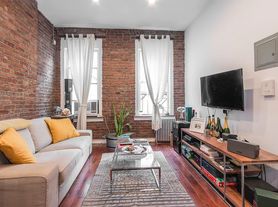 83 Henry St