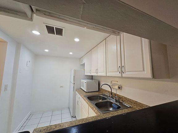 2nd image of 3730 Inverrary Dr APT 1I