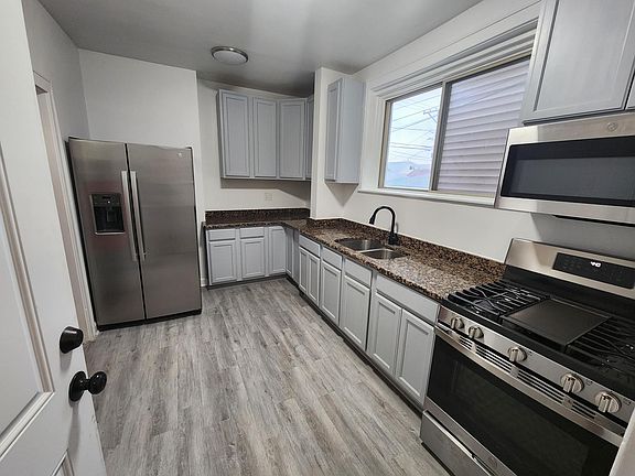 3rd image of 3918 N Lockwood Ave Unit 1