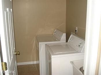 4th image of 15328 Yale Dr