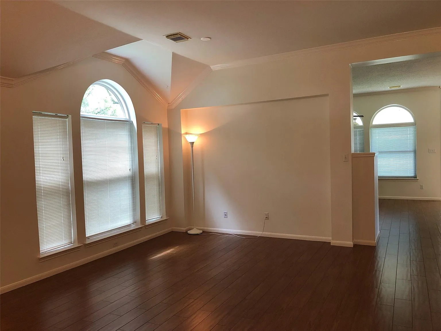 4 bed, 2.0 bath, 2160 sqft, $2,275 — Photo 2