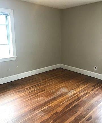 4th image of 410 N Center St