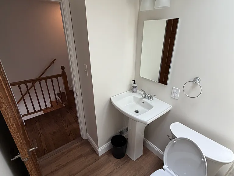 349 Mary St — Photo 16