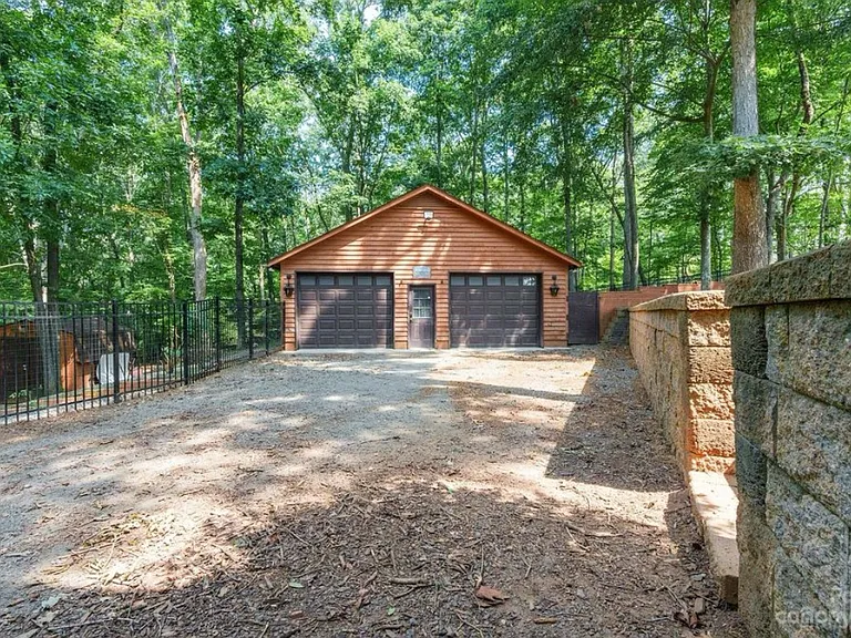 318 Wellington Dr — Photo 28