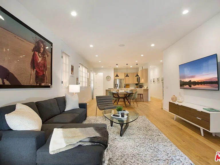 418 N Stanley Ave #420 — Photo 3