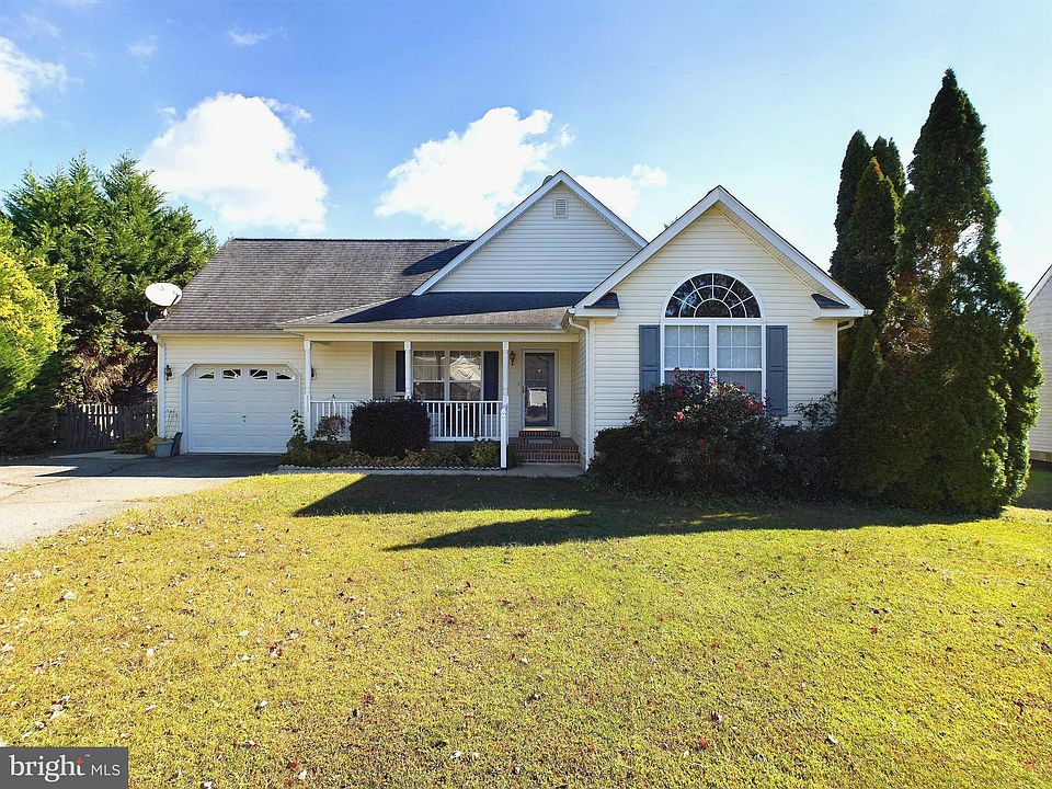 1st image of 111 E Cedarwood Dr