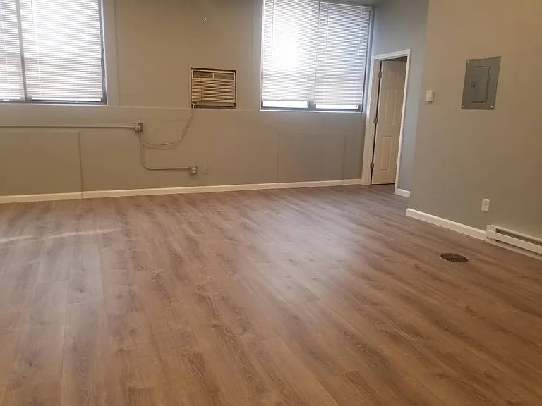 345 6th St #204 — Photo 3