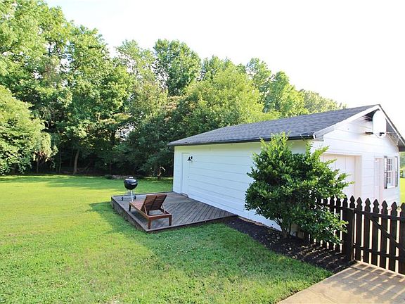 2nd image of 5715 Greenview Dr