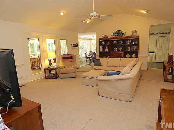 4th image of 201 Fox Den Ln