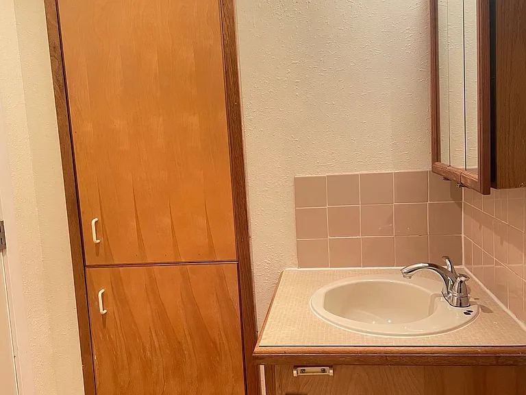Abbottsford Apartments — Photo 80