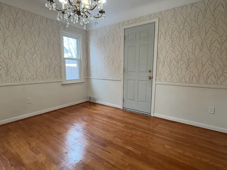 18270 Spring Ct S — Photo 19