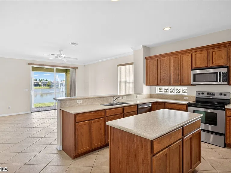 8369 Sumner Ave — Photo 12
