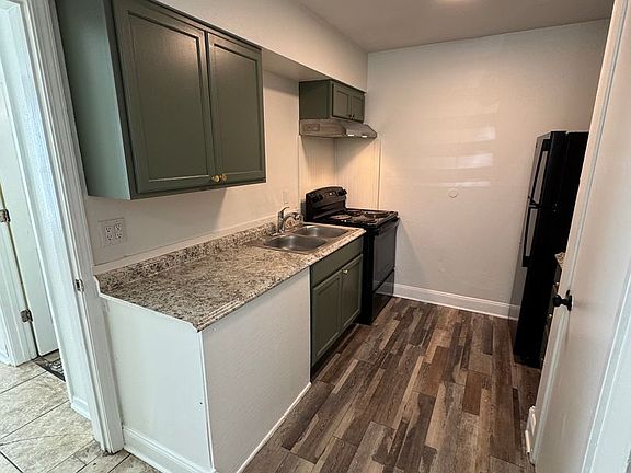 3rd image of 820 Martin Behrman Ave APT A