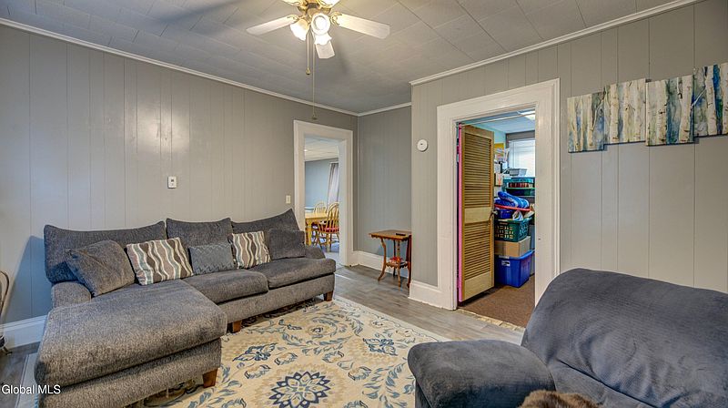 4th image of 16 E 11th Avenue