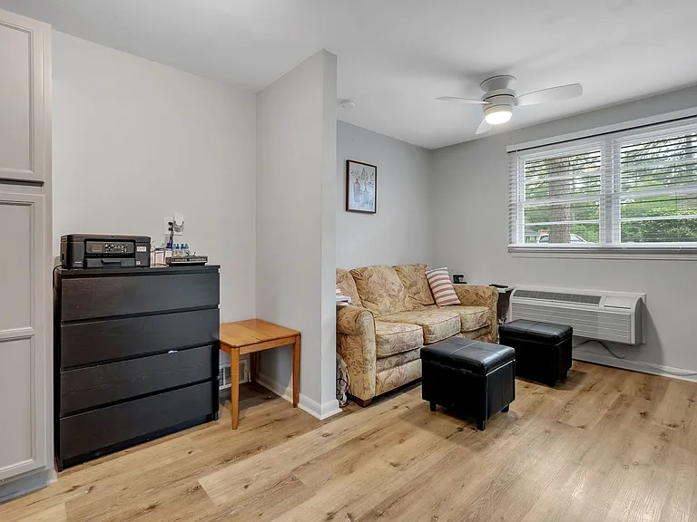 1603 Carruthers St #A — Photo 10