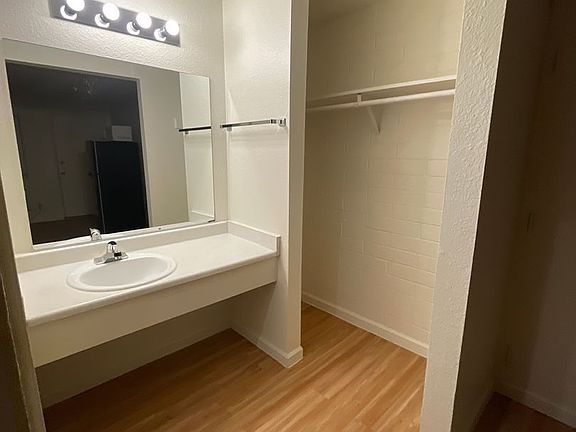 5th image of 555 N Stewart St #224