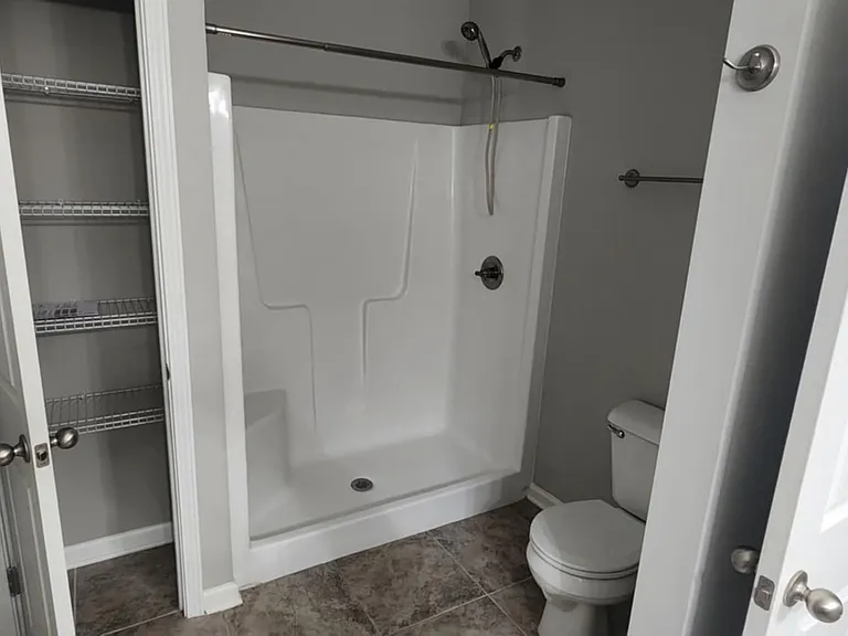 520 Winthrope Ln — Photo 13