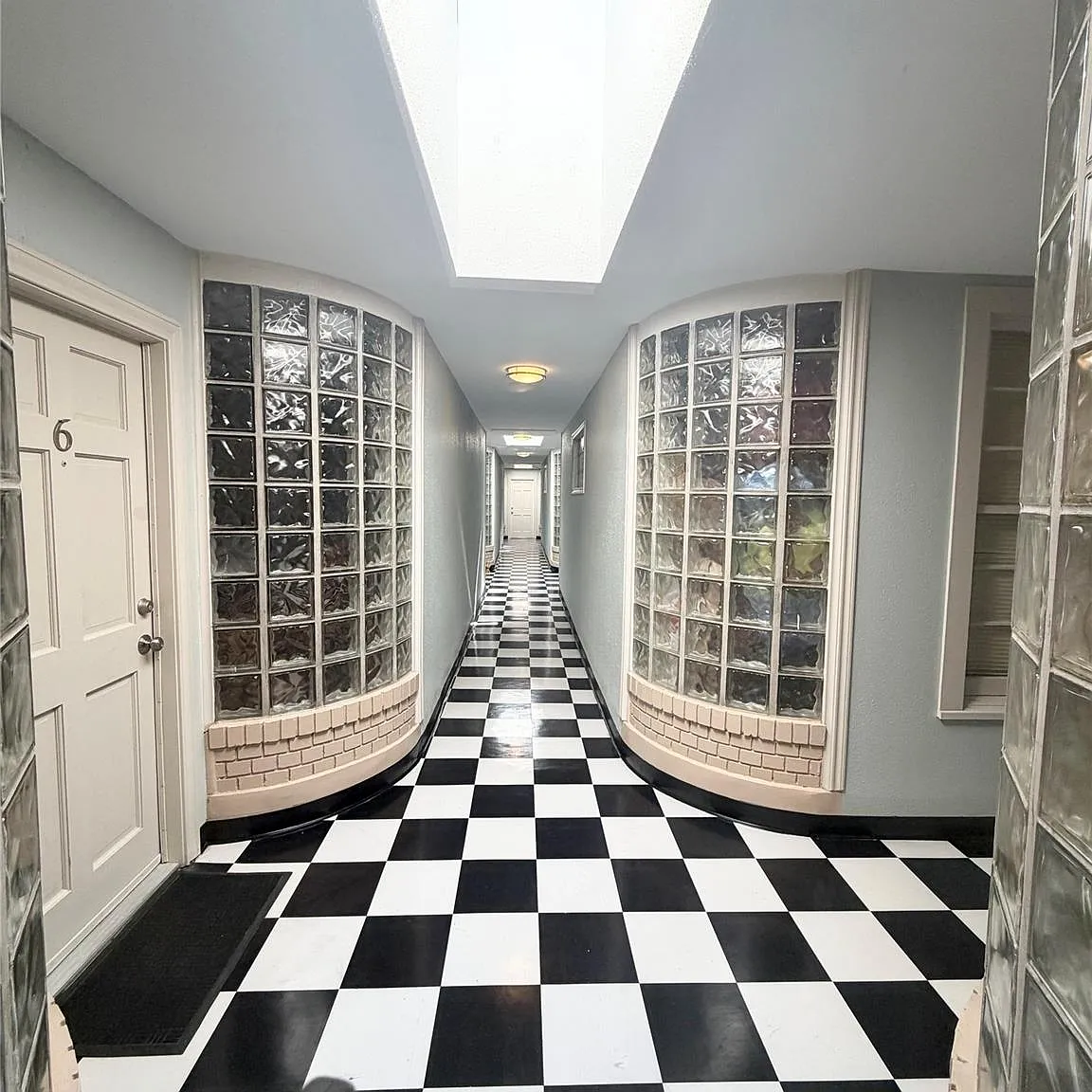 2 bed, 1.0 bath, 824 sqft, $1,550 — Photo 3