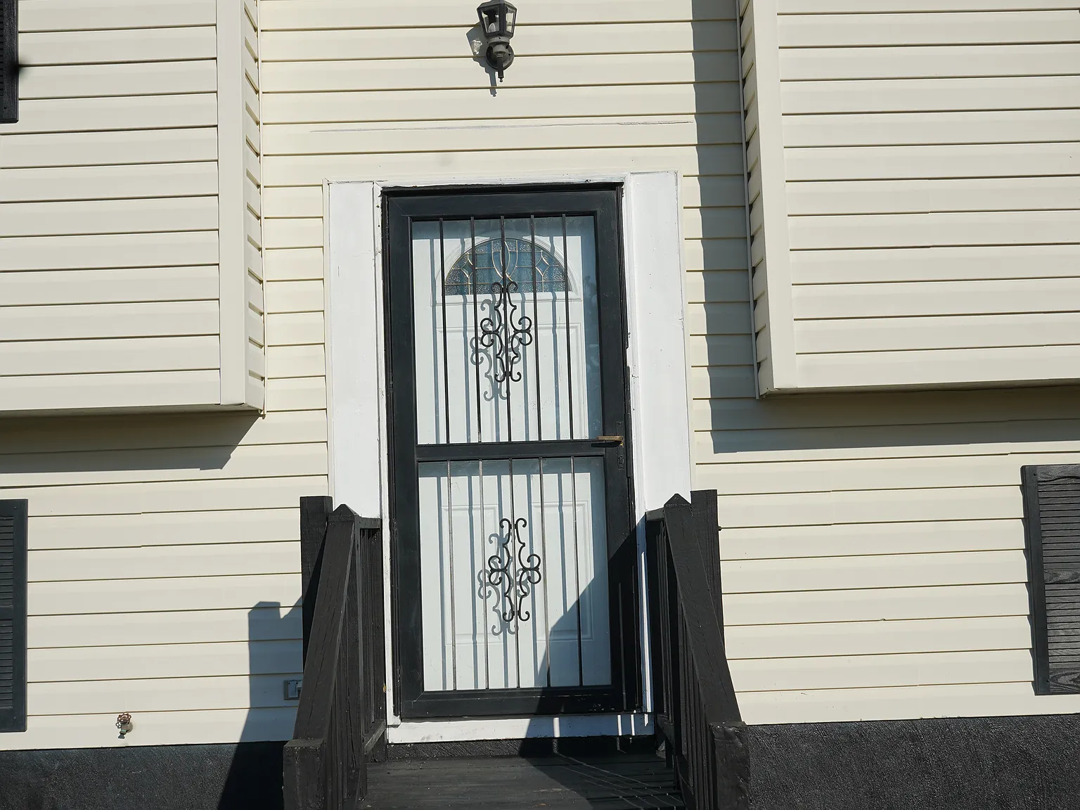 821 Winslow Way — Photo 2