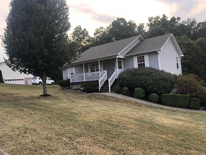 1st image of 305 Fern Dr SE