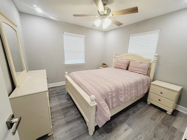 1906 Karen Ln — Photo 15