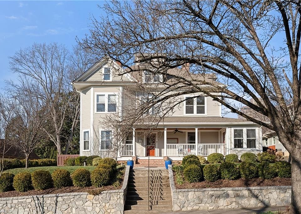 1st image of 627 W 2nd St