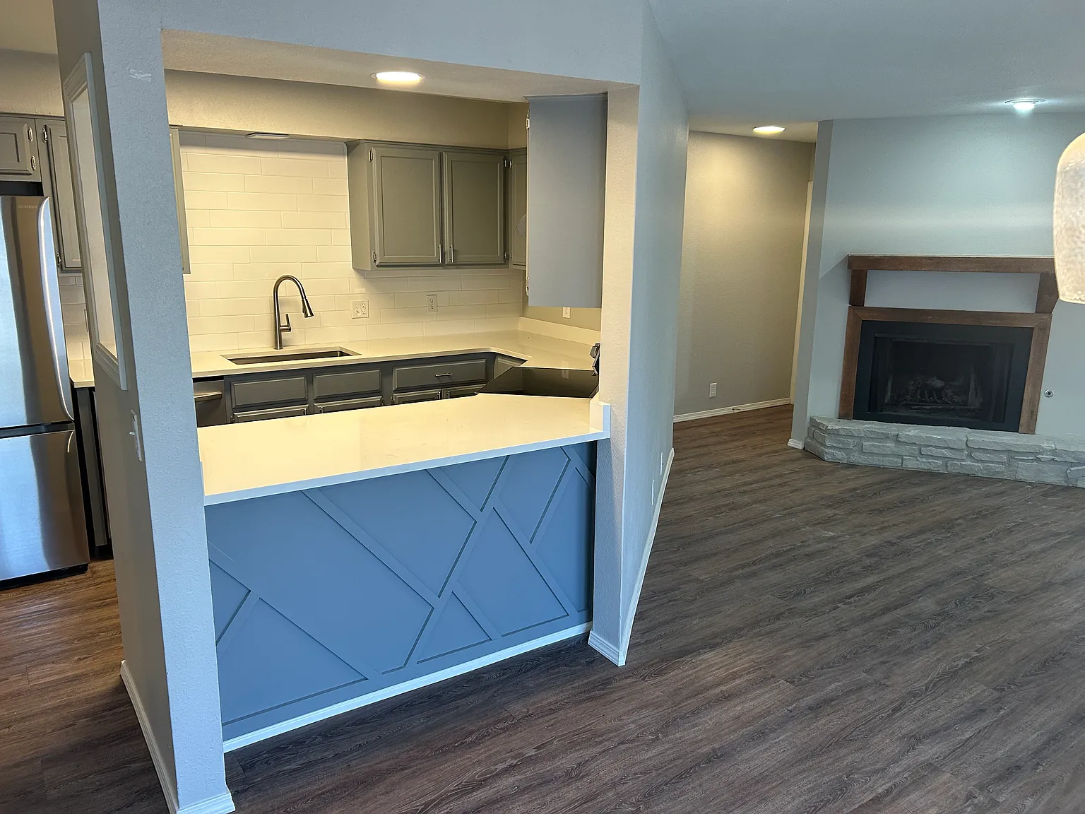 1 bed, 1.5 bath, 1300 sqft, $1,200 — Photo 4