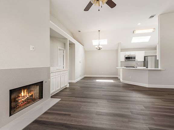 5th image of 2212 Lakeshore Dr