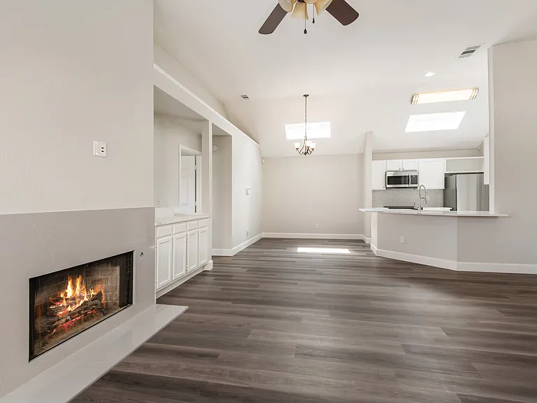 2212 Lakeshore Dr — Photo 5