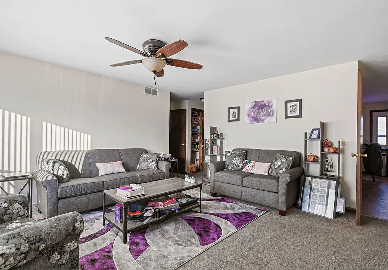 3 bed, 2.0 bath, 1500 sqft, $1,595 — Photo 2