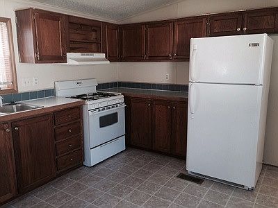 3rd image of 194 Belle Villa Blvd
