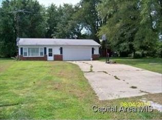 2015 New Lake Rd, Jacksonville, IL 62650